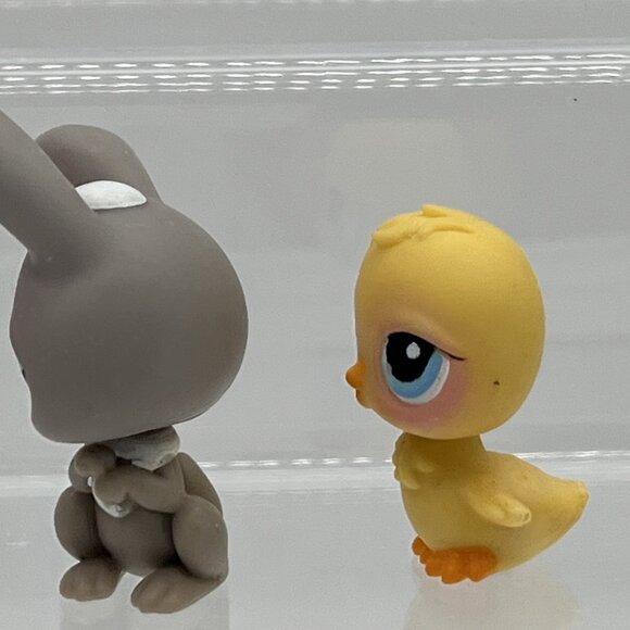 Littlest Pet Shop Gray Bunny Rabbit & Baby Chick Pink Spring Basket 2004 Easter - Picture 5 of 13